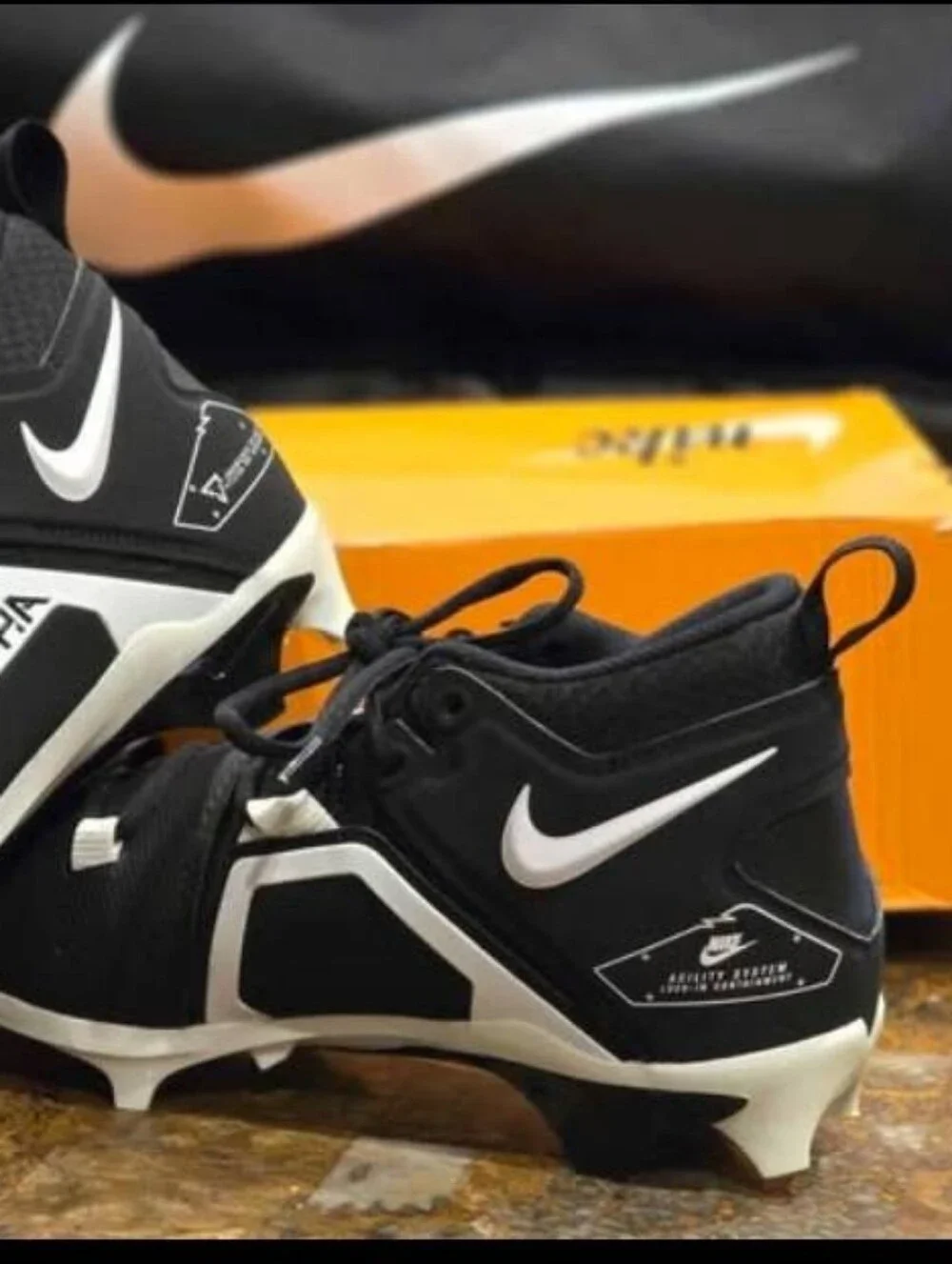 Nike Alpha Football Cleats – Men's Size 8 – NEW (No Box)